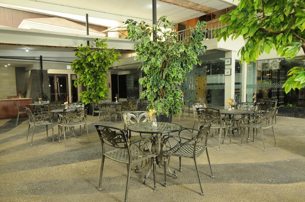 Hotel Gren Alia Cikini Giacarta Esterno foto